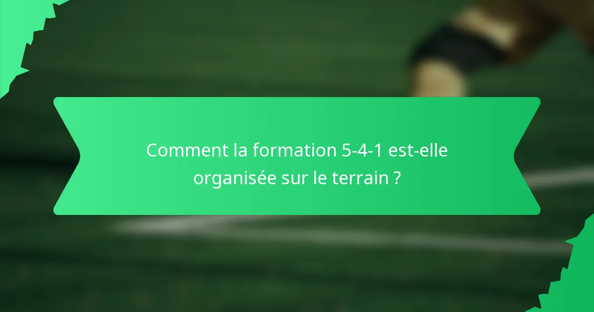 Comment la formation 5-4-1 est-elle organisée sur le terrain ?